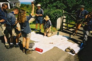 Gemeinsame Planung des weiteren Weges auf der Stammesgroßfahrt in Cornwall (2003)